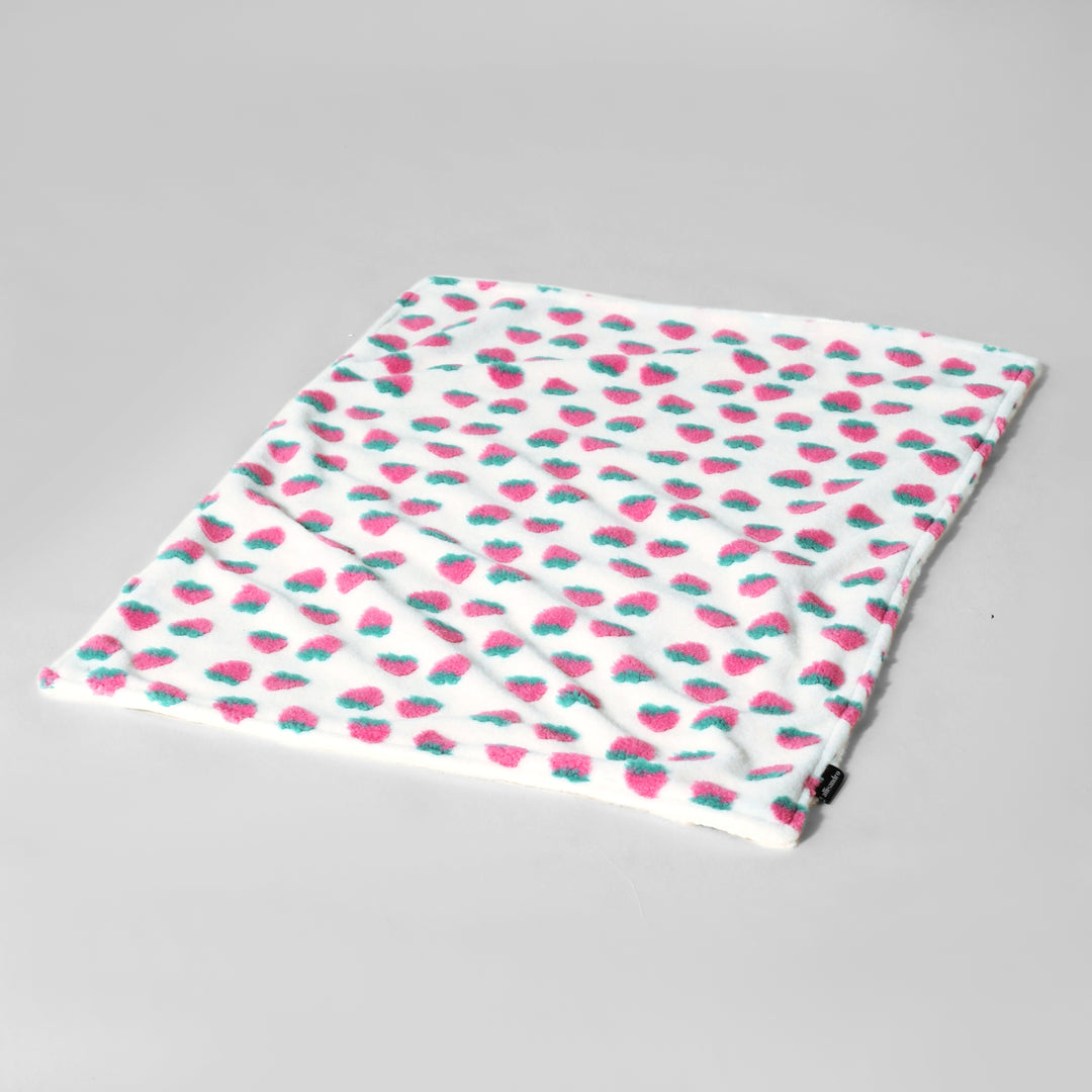 Pink Strawberry Jacquard Fluffy Pet Blanket