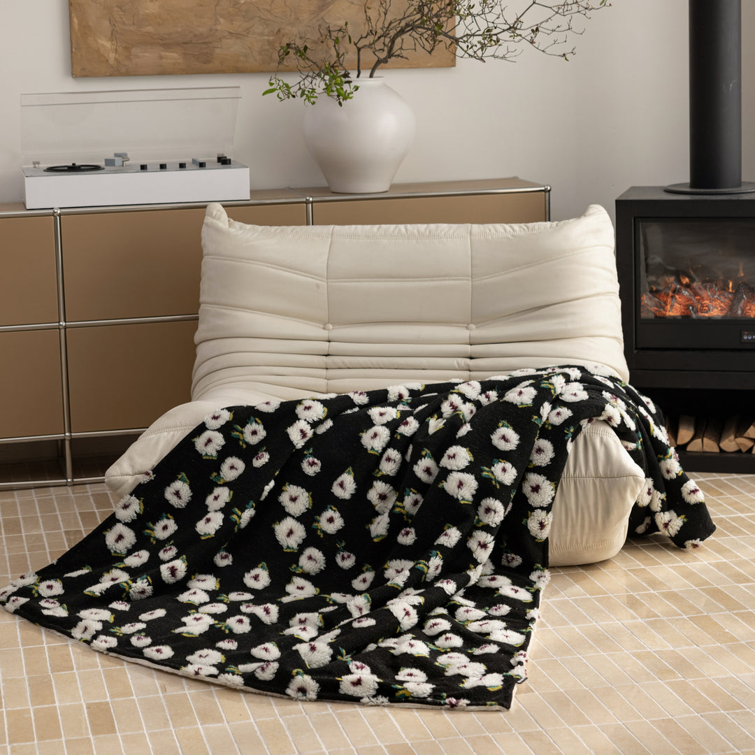 Midnight Gardenia Jacquard Fluffy Throw Blanket