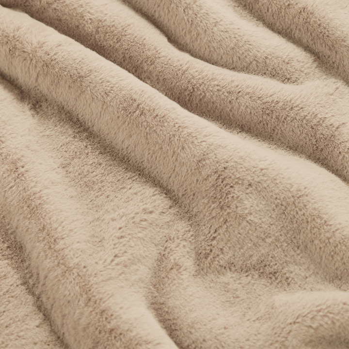 Double-Sided Soft and Luxurious Faux Fur Throw Blanket